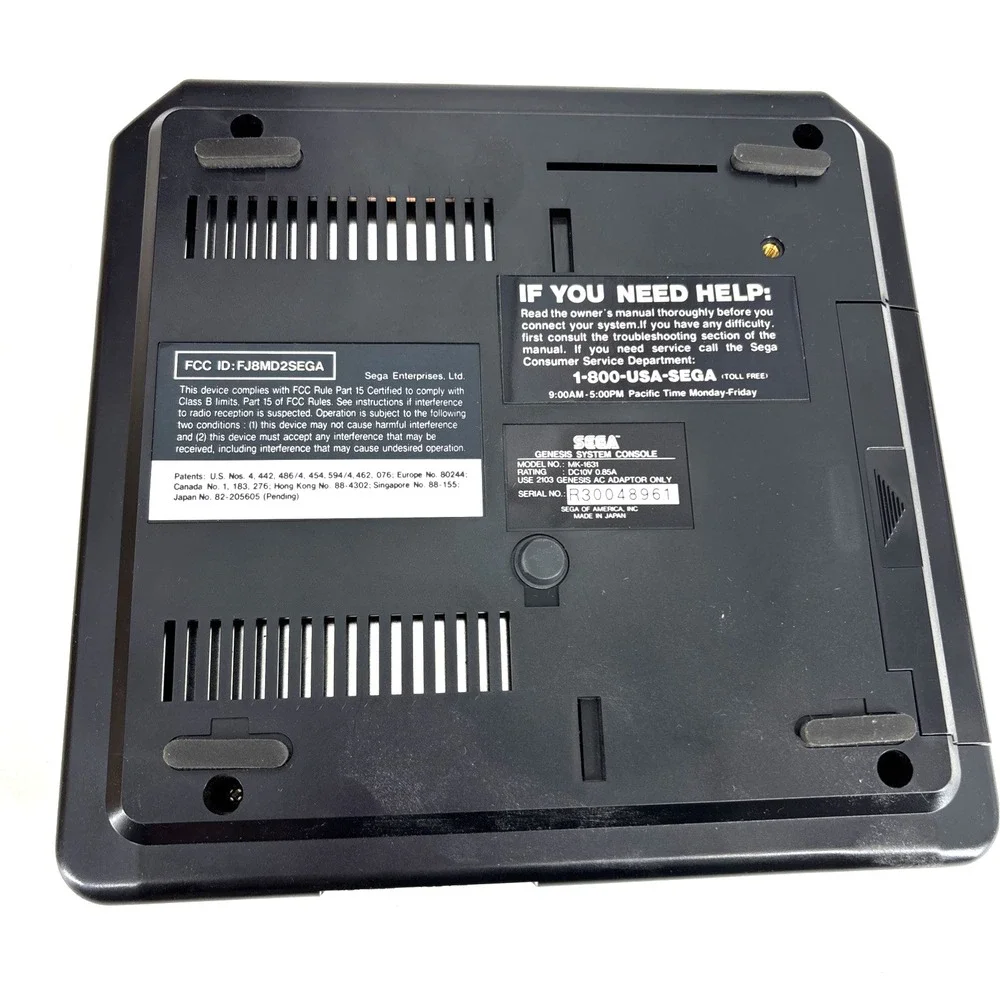 SEGA Genesis 16-Bit Video Mk-1631 2 Controllers Original‎ Box 6 Button MK-1653